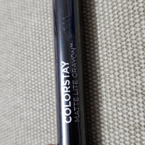 Revlon Colorstay Matte Lite Crayon Lips Lifted Transcendence NEW - Picture 2 of 4